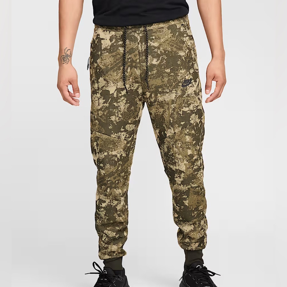 NEW Nike Sportswear Tech Fleece Camo Men's M Track Pants Joggers HV5053-276